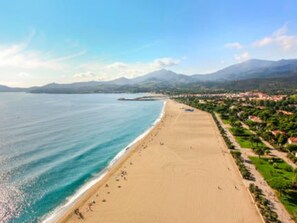Una spiaggia nelle vicinanze