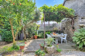 Family Apartment, 1 Bedroom, Balcony (Il Cortiletto di Marina Pet Friendly) | Outdoor dining