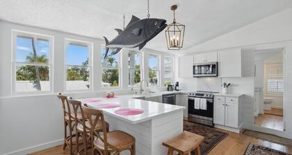 King Bedrooms, Two Blocks to Gulf, Shopping, and Dining in Old Naples