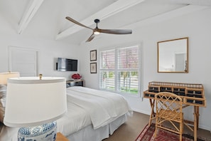 2 bedrooms, desk, iron/ironing board, travel crib - King Bedrooms, Two Blocks to Gulf, Shopping, and Dining in Old Naples
 (Naples)