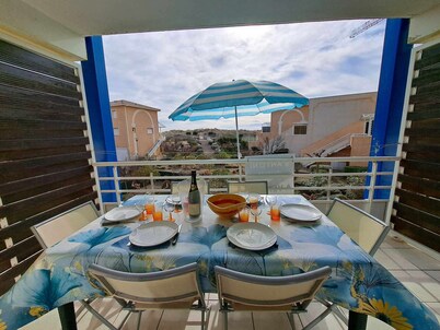 "Charming 2-Room Apartment with Direct Beach Access and Sunny Terrace"
