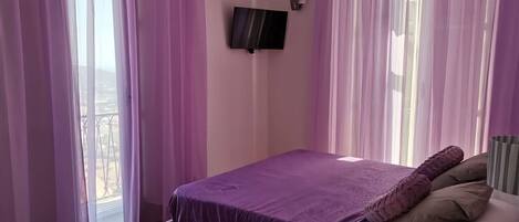 Deluxe Room | 1 bedroom, memory foam beds, free WiFi, bed sheets