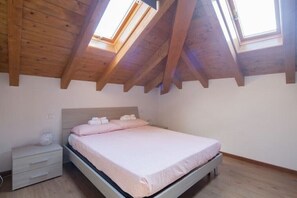 2 soverom, strykejern/-brett, reiseseng for barn og wi-fi (inkludert)