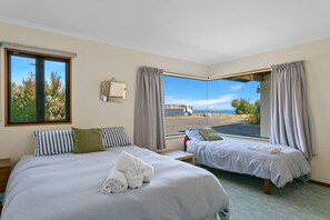 Unclassified image, 4 of 46, button