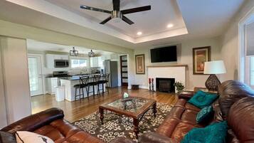 Smart TV, fireplace
