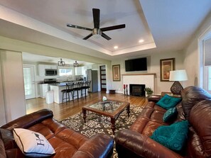 Smart-tv en een open haard