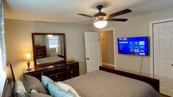 4 bedrooms, desk, iron/ironing board, WiFi