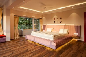 Grand Villa | 6 bedrooms, free WiFi