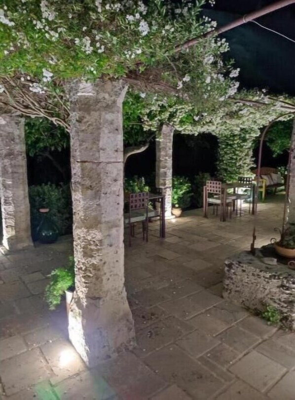 Outdoor dining - Queen Room with Garden View (Tricase)