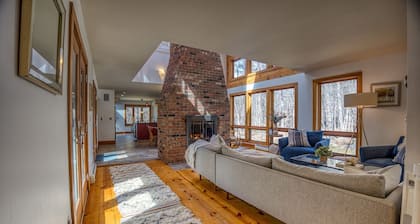 Idyllic Retreat; Hot Tub/Sauna by Evergreen Home