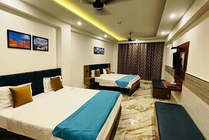 Deluxe-Dreibettzimmer | Schallisolierte Zimmer, kostenloses WLAN, Bettwäsche
