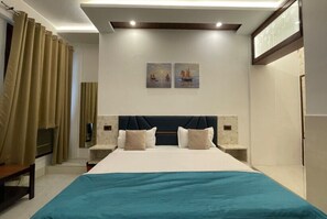 デラックス ダブルルーム | 防音設備、WiFi (無料)、ベッドシーツ