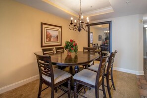 Dining - 12th Floor Oasis: 1 Bdrm Condo with Ocean Views (North Myrtle Beach)