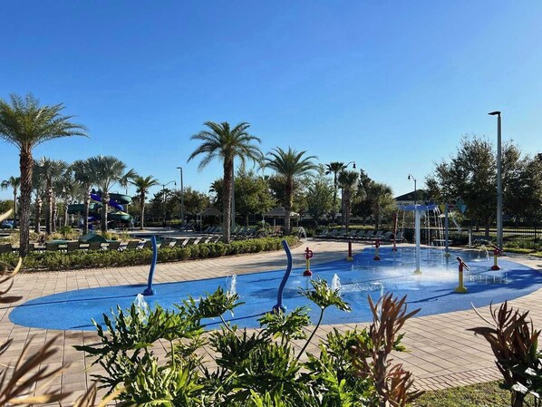 حمام سباحة
