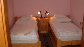 2 bedrooms, iron/ironing board, WiFi, bed sheets