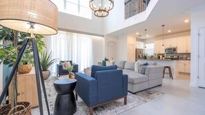 TV - 8940 Amazing House W/Pool near Disney world (Davenport)