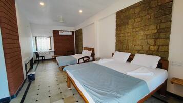 Deluxe Double Room | In-room safe, free WiFi