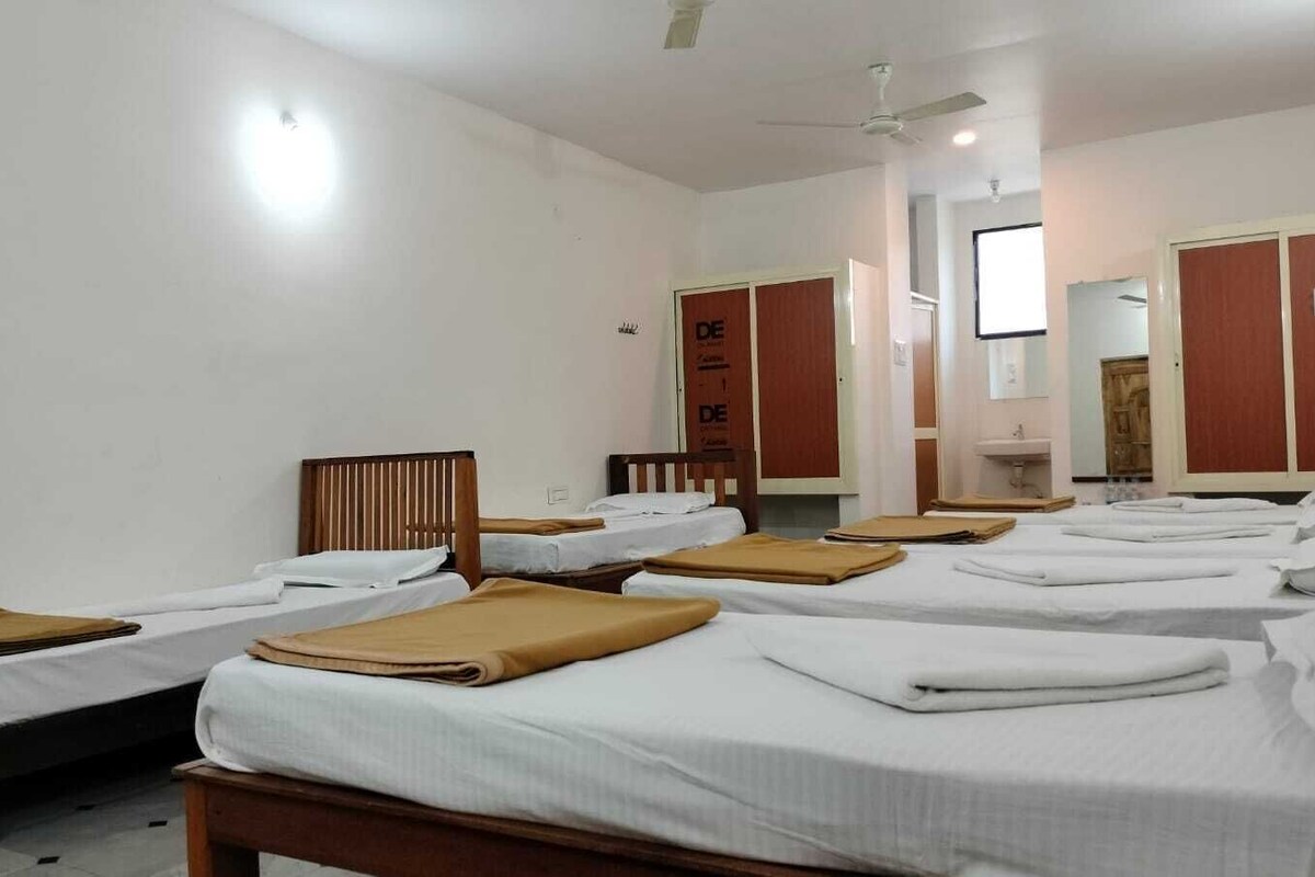 Shared Dormitory | In-room safe, WiFi (free)