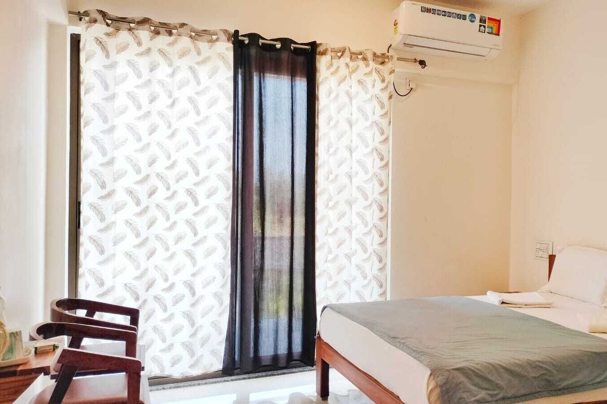Double Room, 1 Queen Bed | In-room safe, WiFi (free)