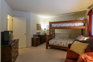 3 chambres, fer et planche à repasser, Wi-Fi gratuit, draps fournis