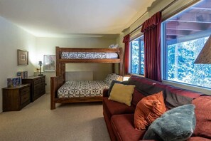 3 chambres, fer et planche à repasser, Wi-Fi gratuit, draps fournis