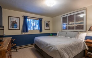 3 slaapkamers, een strijkplank/strijkijzer, gratis wifi, beddengoed