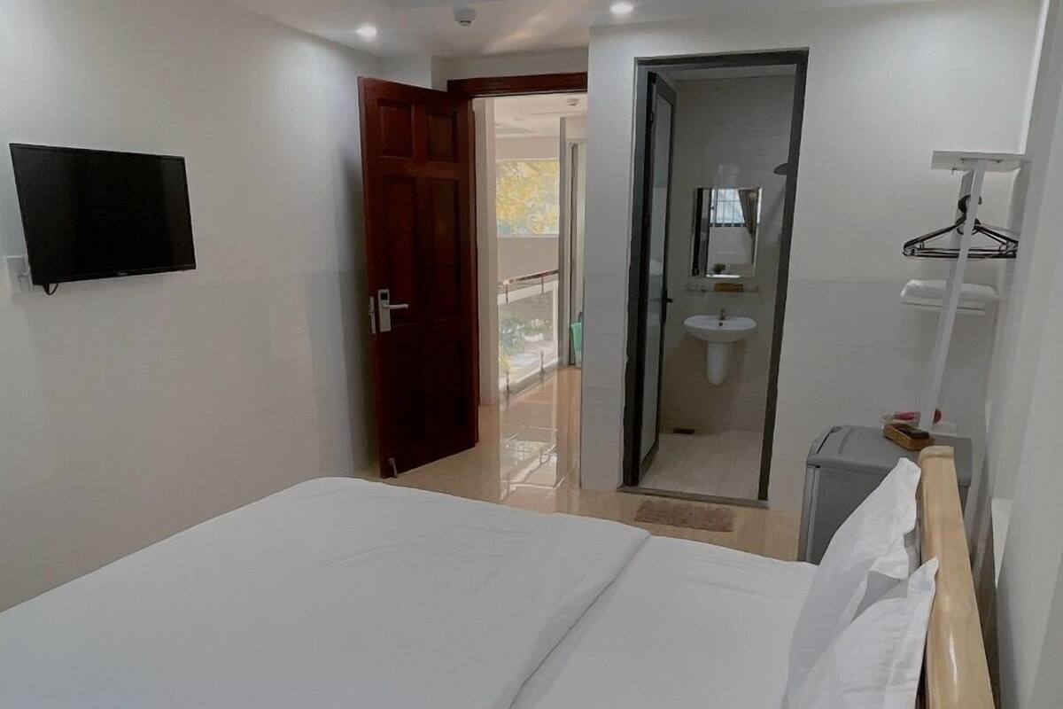 Comfort Single Room | Egyptian cotton sheets, premium bedding, pillowtop beds, desk