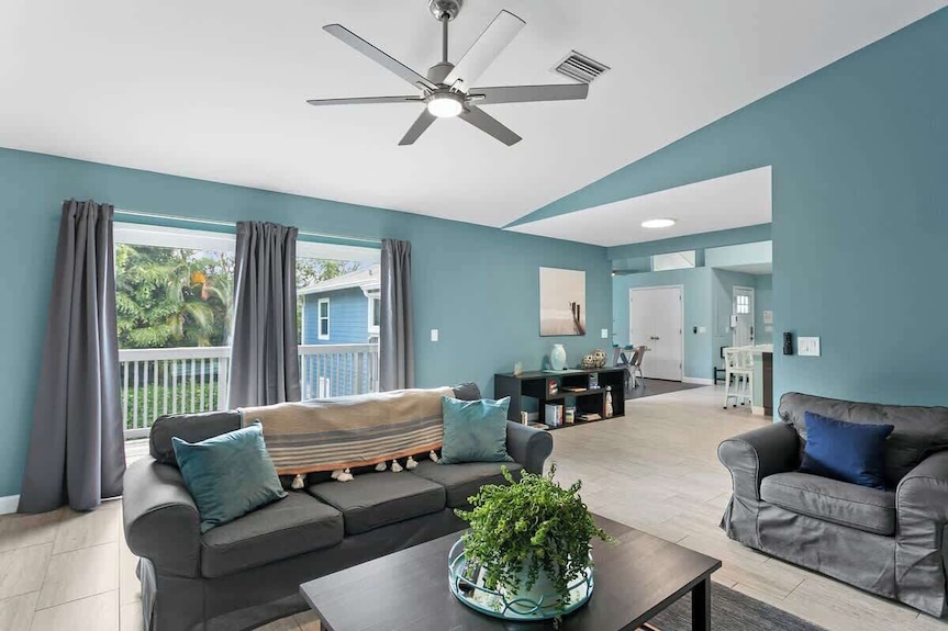 Crystal Beach Paradise | Heated Pool, Spa, Firepit - Palm Harbor