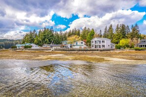 Exterior - Tranquil Waterfront Home. Private Hot Tub. (Belfair)