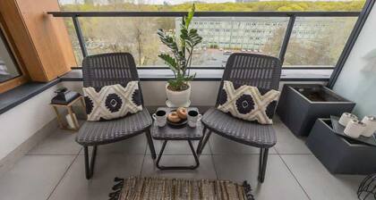 Spacious Apartment | Parking and Workspace