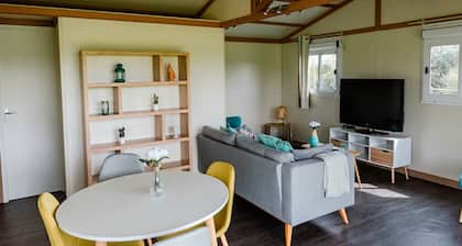 Chalet Oslo de 4 Personnes : Découvrez la Suisse Normande en Famille !