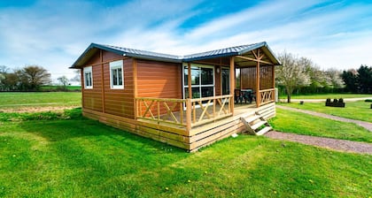 Chalet Oslo de 4 Personnes : Découvrez la Suisse Normande en Famille !