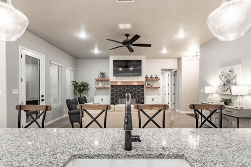 Modern Uptown - 4BR 2BA - New Construction