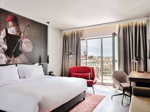 Superior-Zimmer, Terrasse | Zimmersafe, Schreibtisch, laptopgeeigneter Arbeitsplatz