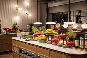 Daily buffet breakfast for a fee - Radisson RED Hotel & Radisson RED Apartments, Kraków (Kraków)