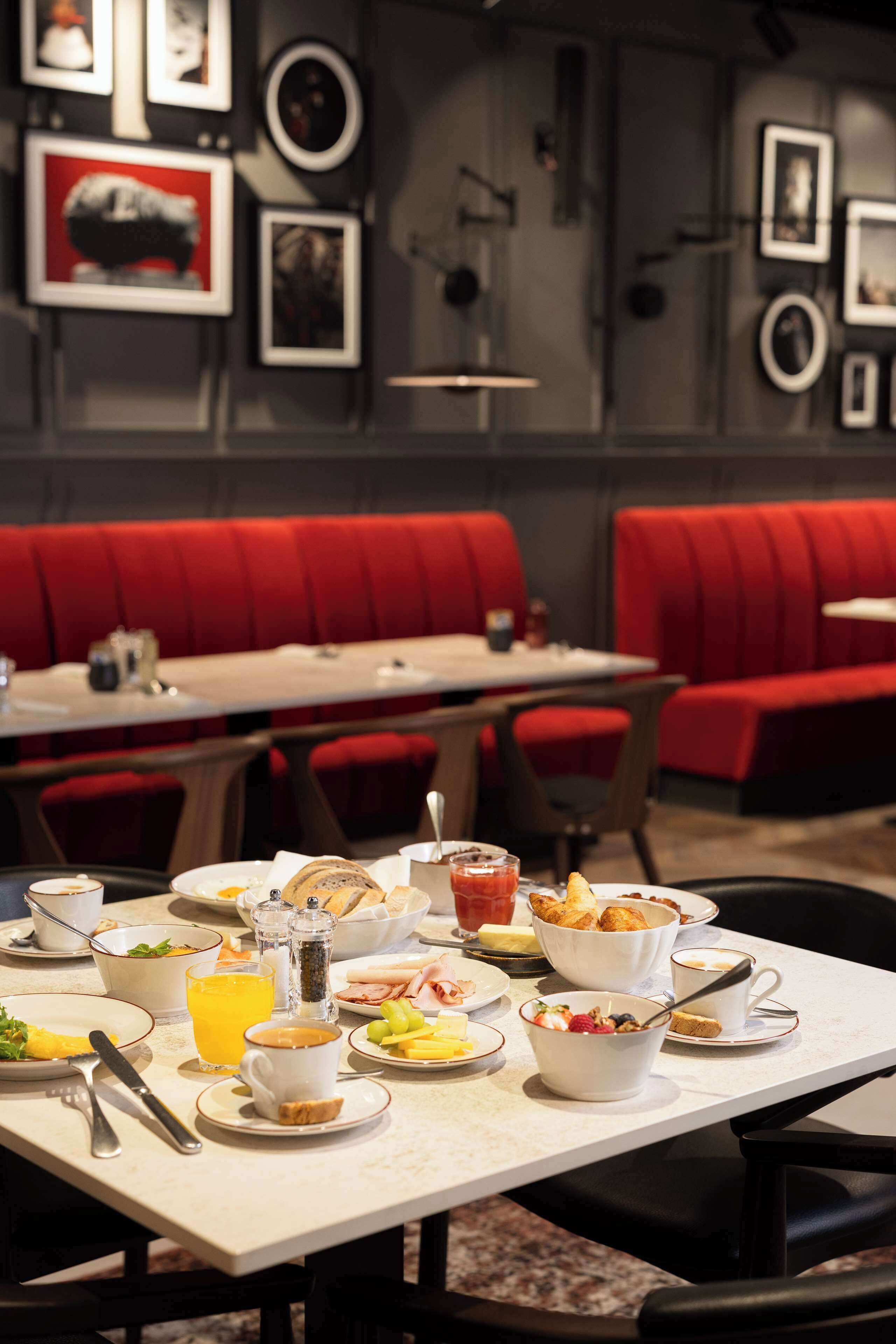 Frokostbuffé hver dag (PLN 90 per person)