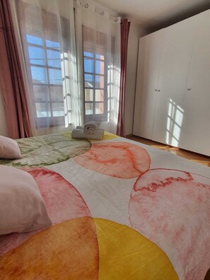 2 slaapkamers, reisbedje, wifi, beddengoed