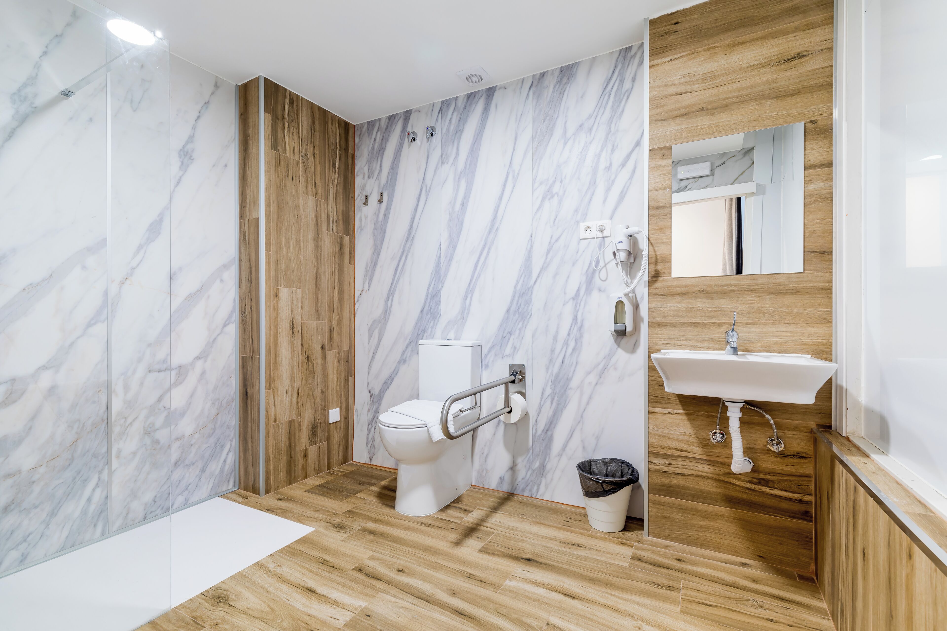 Photo - AYZ Princesa-Auto check-in property