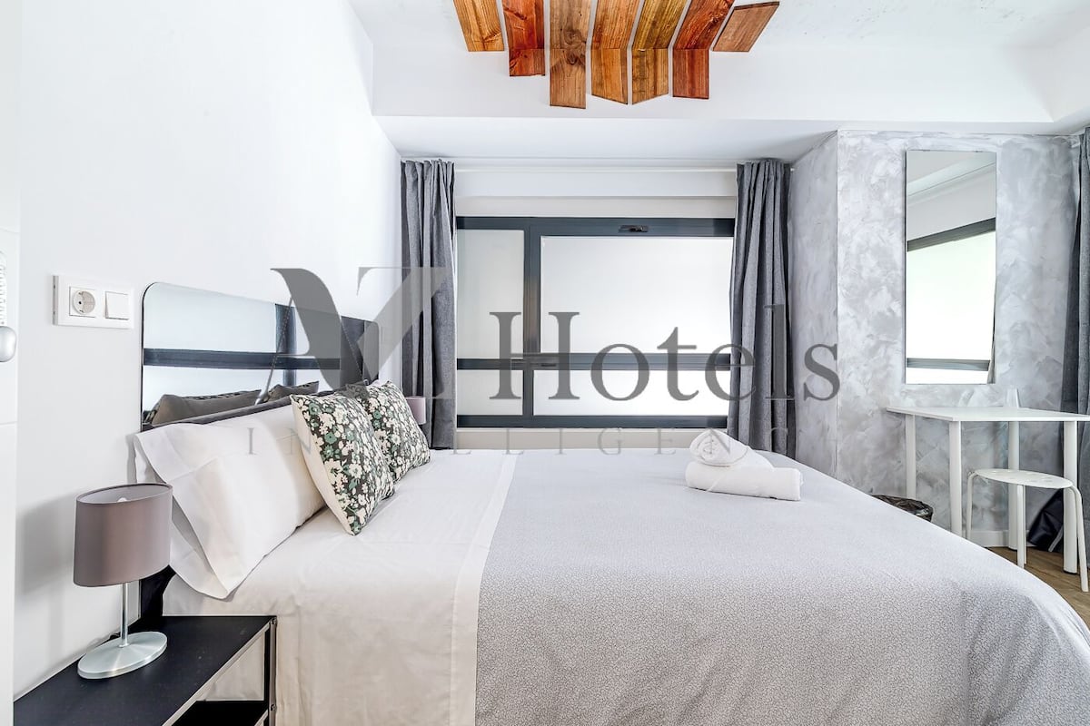 Habitación básica doble, para no fumadores, baño compartido | Wifi gratis y ropa de cama