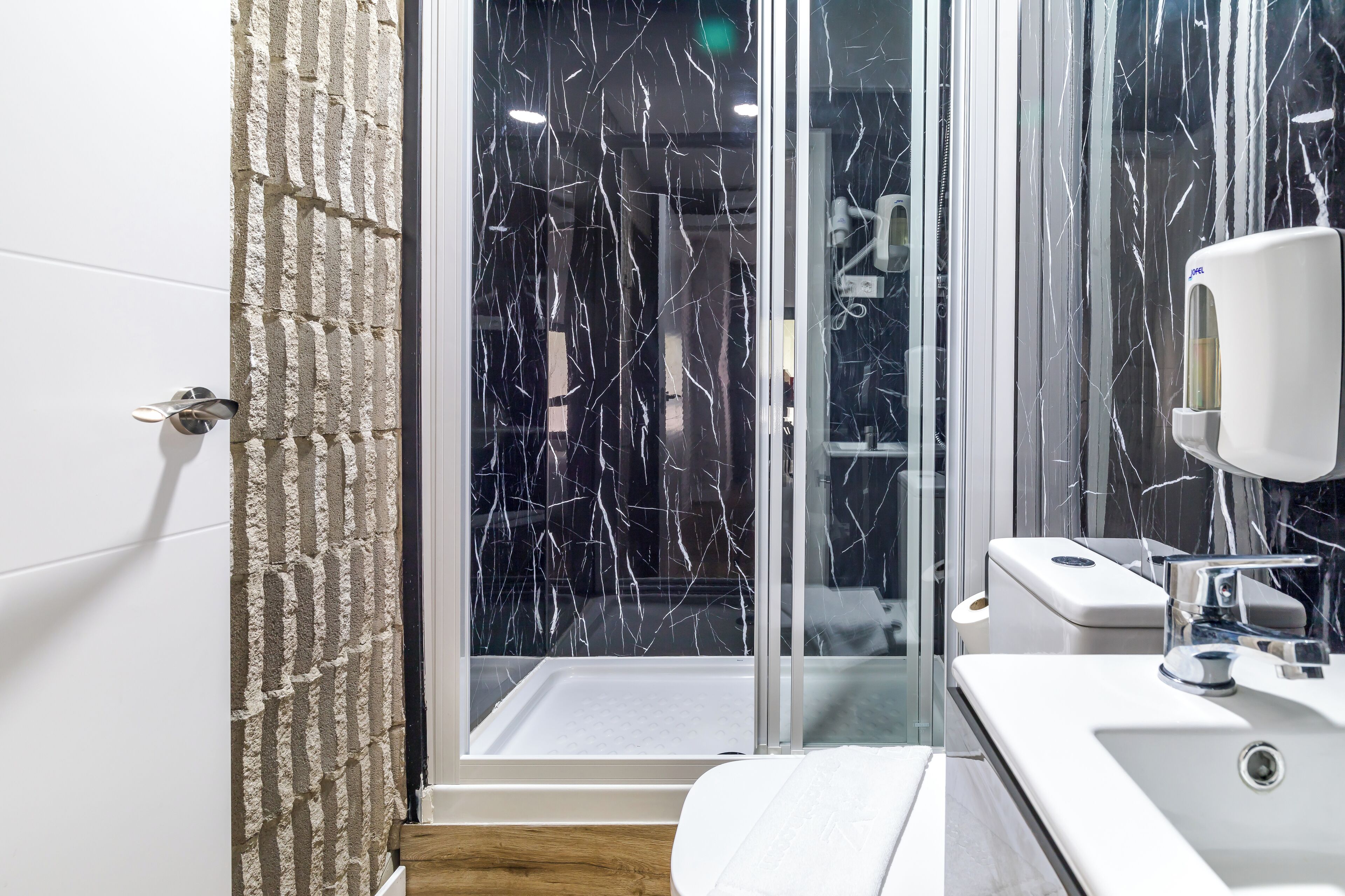 Photo - AYZ Princesa-Auto check-in property