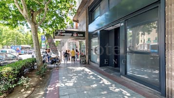 Mặt tiền nơi lưu trú