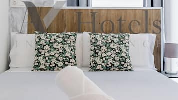 Basic Double Room, Non Smoking, Shared Bathroom | Free WiFi, bed sheets