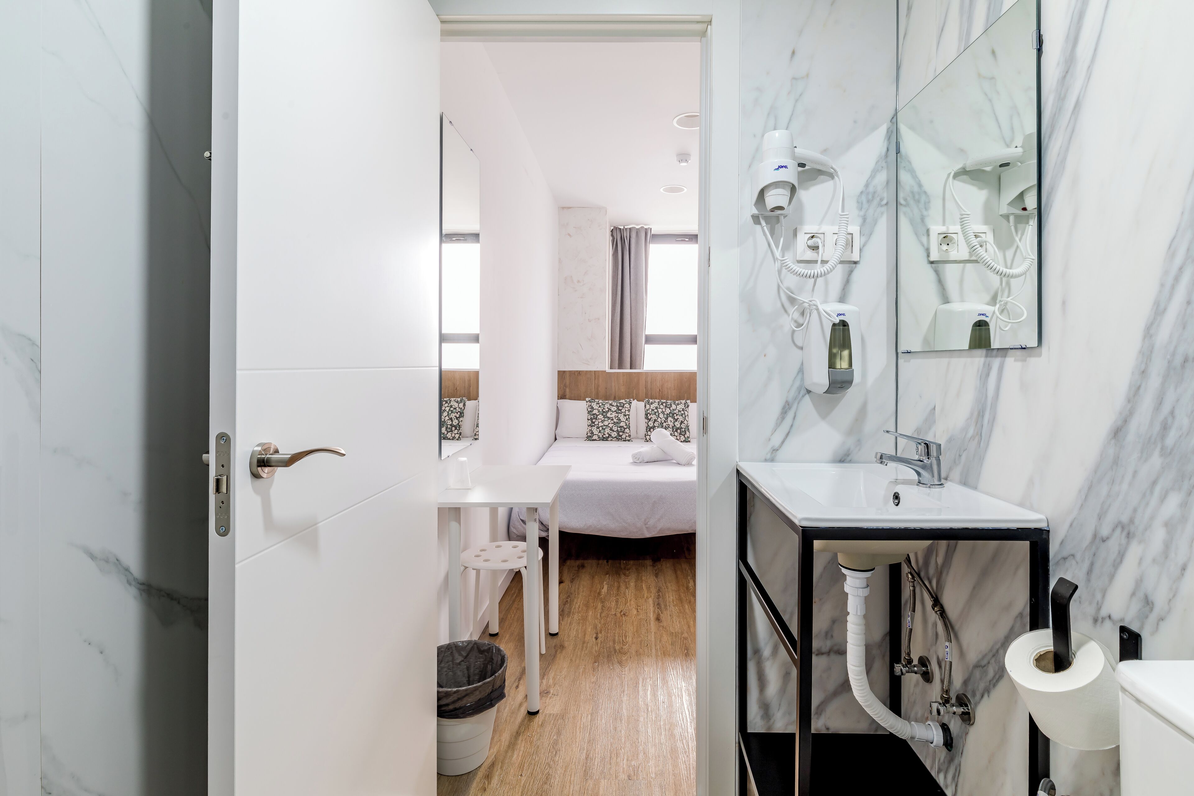 Photo - AYZ Princesa-Auto check-in property