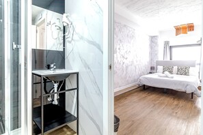 Standard Double Room, Non Smoking, Private Bathroom | Free WiFi, bed sheets - AYZ Princesa - Auto check-in property (Madrid)