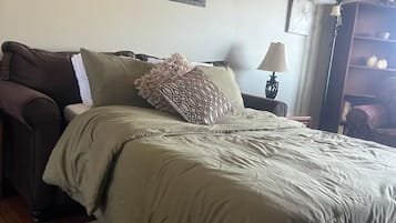 2 habitaciones, tabla de planchar con plancha, wifi y ropa de cama