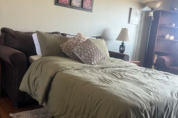 2 bedrooms, iron/ironing board, WiFi, bed sheets