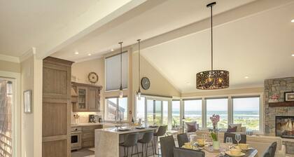 3930 Bella Casa - Oceanfront Condo, Pool & Tennis