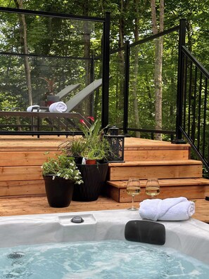 Tina de hidromasaje al aire libre