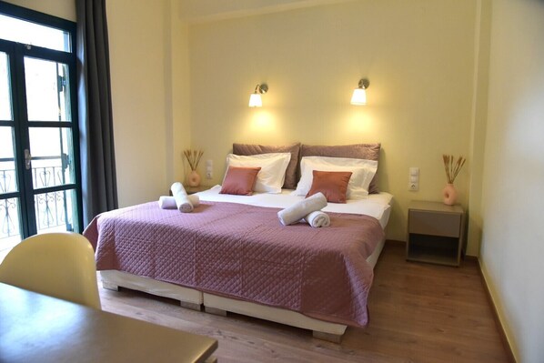 2 bedrooms, iron/ironing board, WiFi, bed sheets - Modern apartment, in the heart of the Old Harbour of Chania, 50m from the sea! (Chania)