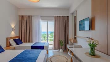 Triple Room, Sea View | 1 bedroom, hypo-allergenic bedding, soundproofing, free WiFi